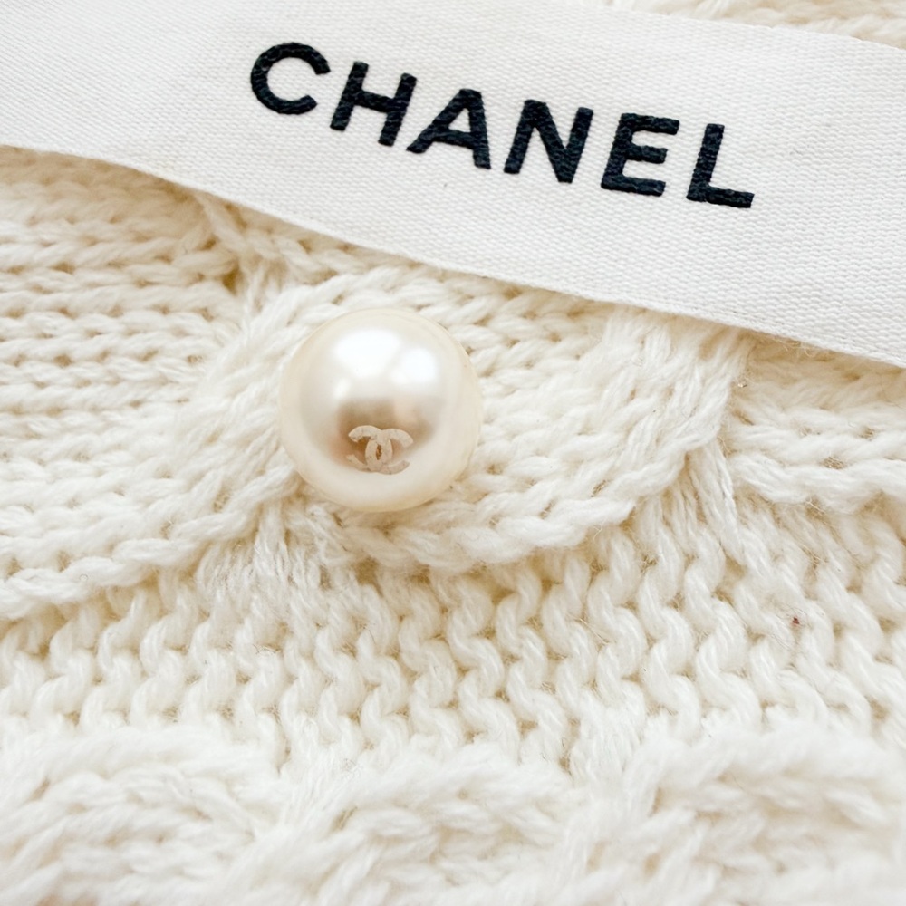 Chanel Faux Pearl CC Logo Charm Button – Gold Tone – 2.1g